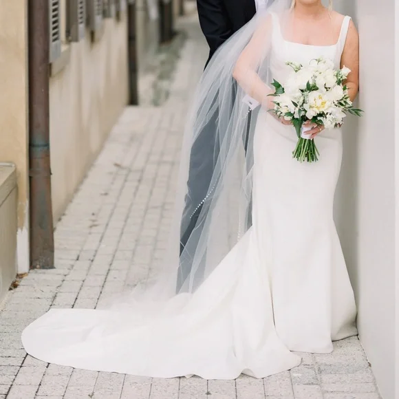 Jane Hill Elegant White Wedding Dress - Picture 4 of 6